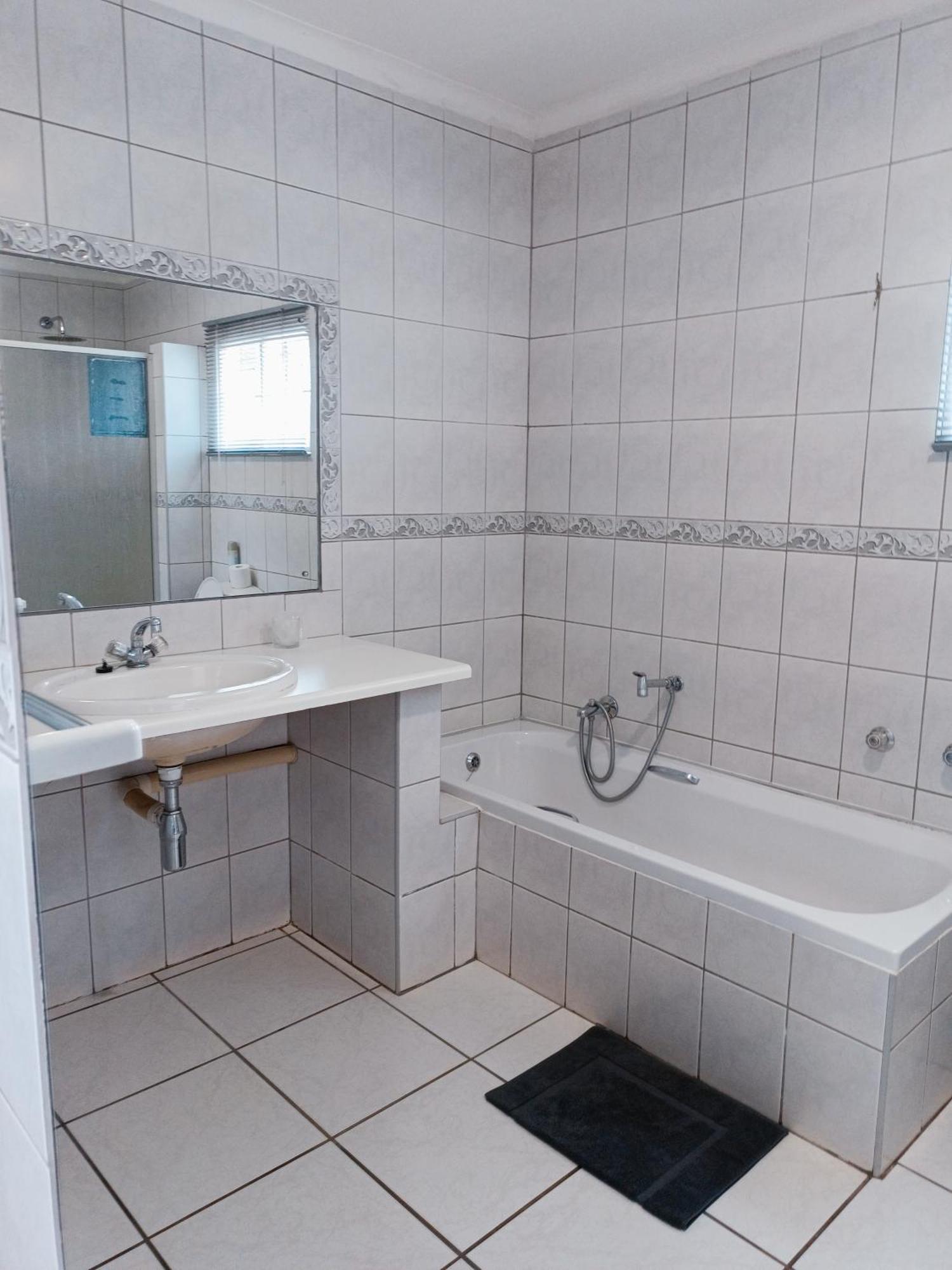 Pecan Farm Guesthouse Louis Trichardt Esterno foto