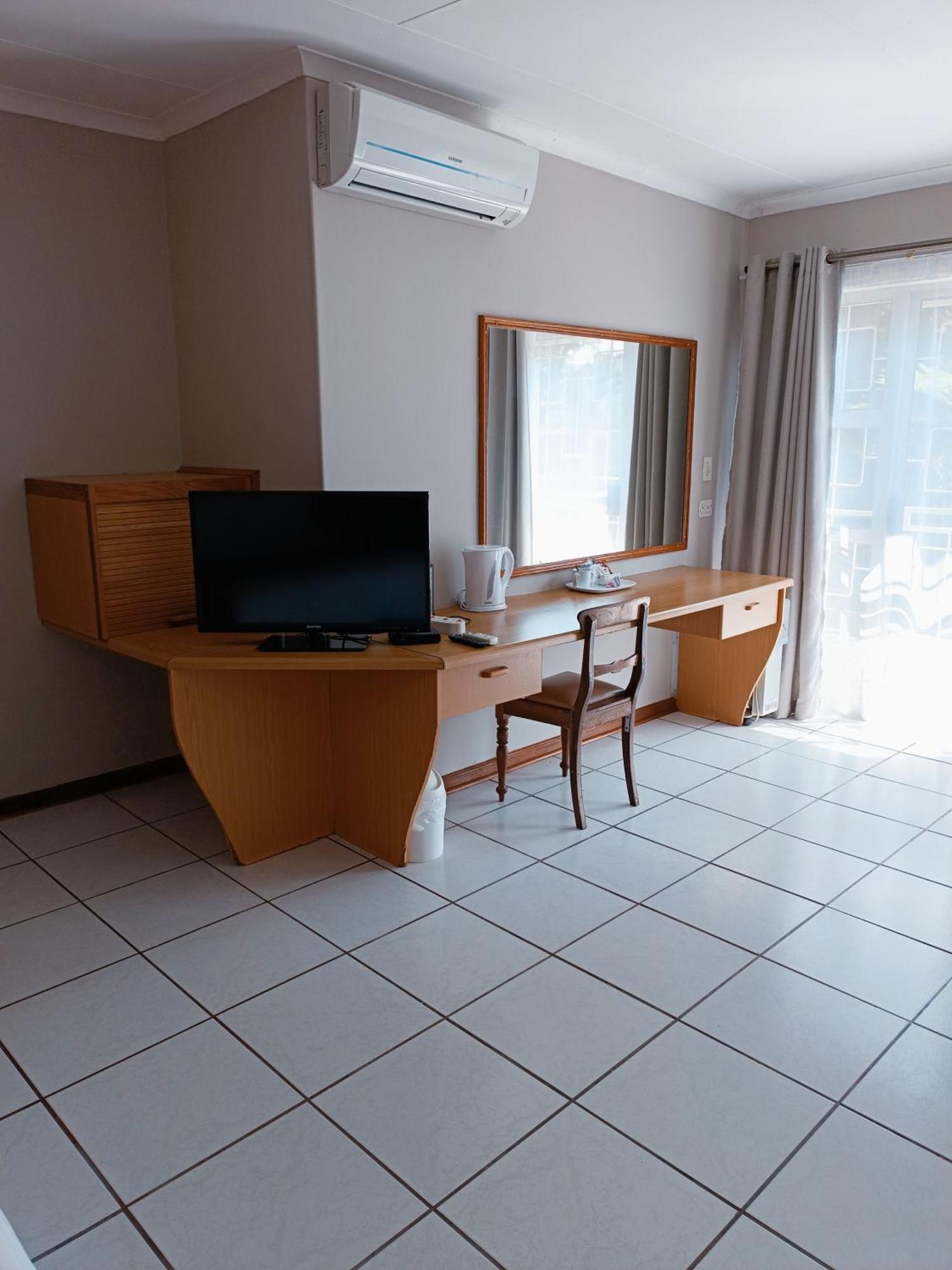 Pecan Farm Guesthouse Louis Trichardt Esterno foto