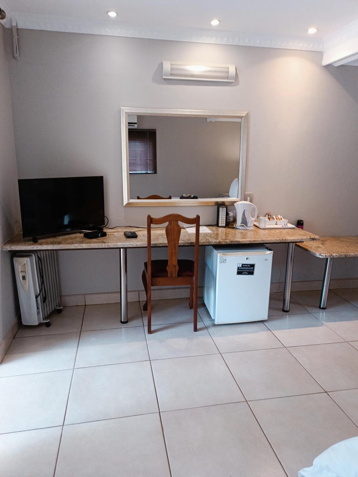 Pecan Farm Guesthouse Louis Trichardt Esterno foto